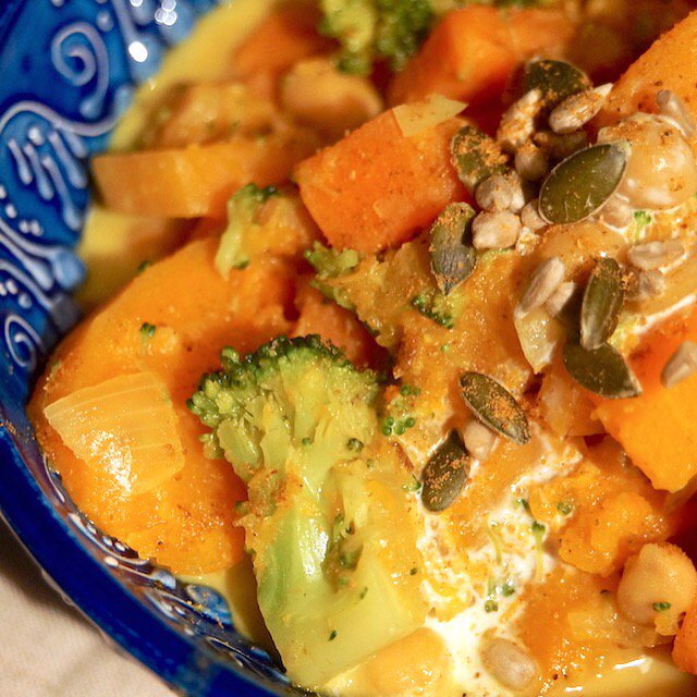 pariscuisine's tweet photo. On fait un curry de legumes sur le blog , en plus c'est vegan, ultra rapide et super bon https://t.co/4nF9EPxWL9 https://t.co/7wKkTPSZ51