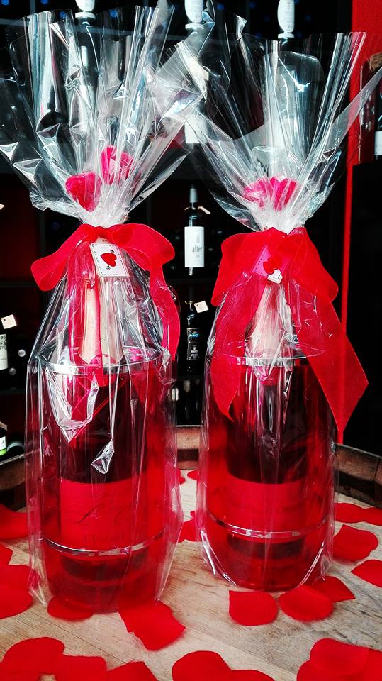 Enfría solo el cava, y no la pasión, con estos botelleros! 💘
#sanvalentin #winelovers #love #loveisintheair #amor #diadelosenamorados #vino