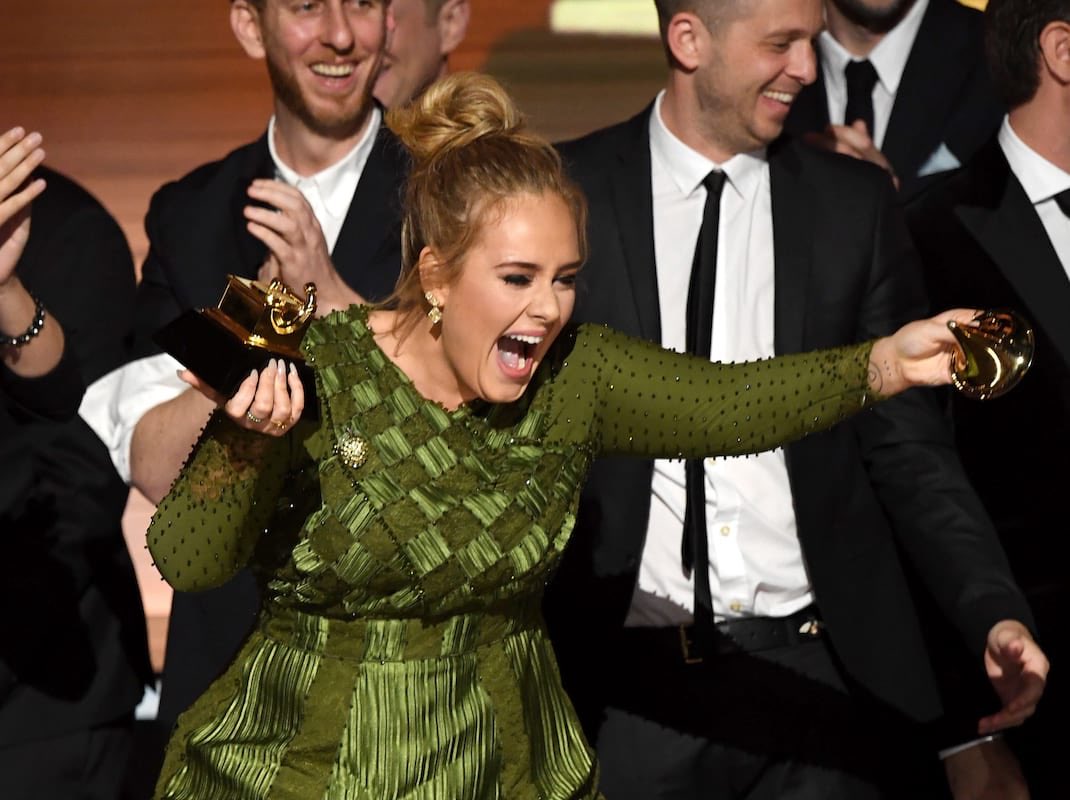 SajTheOne's tweet photo. Adele broke her grammy in half to share it with Beyonce 🙌🏼 https://t.co/fmC2LmfS9g