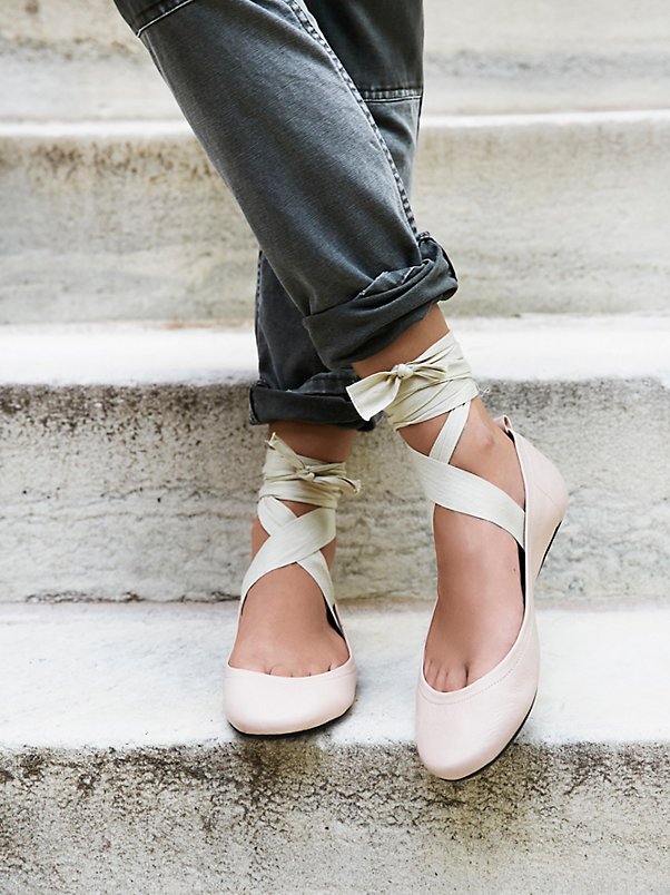 FitFashionMen's tweet photo. Read on for 10 of Lauren’s favorite ballerina chic pieces… - https://t.co/tzfUjz3WiT #style #fashion #shoes
https://t.co/oTM2dahBkE https://t.co/eCc3DMPtGQ