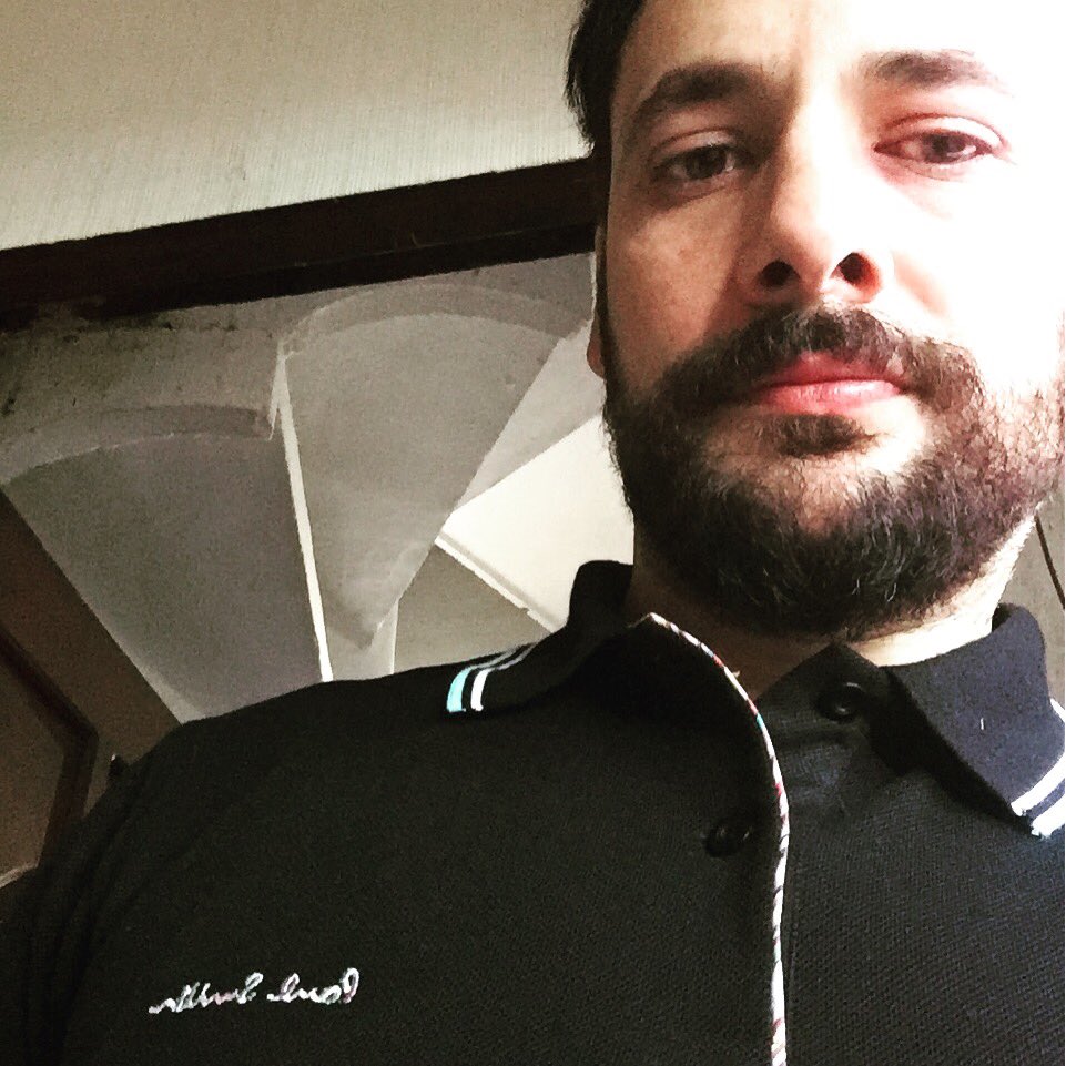 beingtipusharif's tweet photo. Cramped quarters. #selfie #tipusharif #Yorguc #actor #actorlife #work #workerant #onset #bts #behindthescenes #pujaran #igers #potd https://t.co/iz1YnrxogB