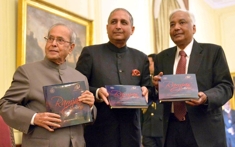 #PresidentMukherjee releases commemorative volume on ‘History of Ramjas’ at centenary celebrations of Ramjas College; at @RashtrapatiBhvn