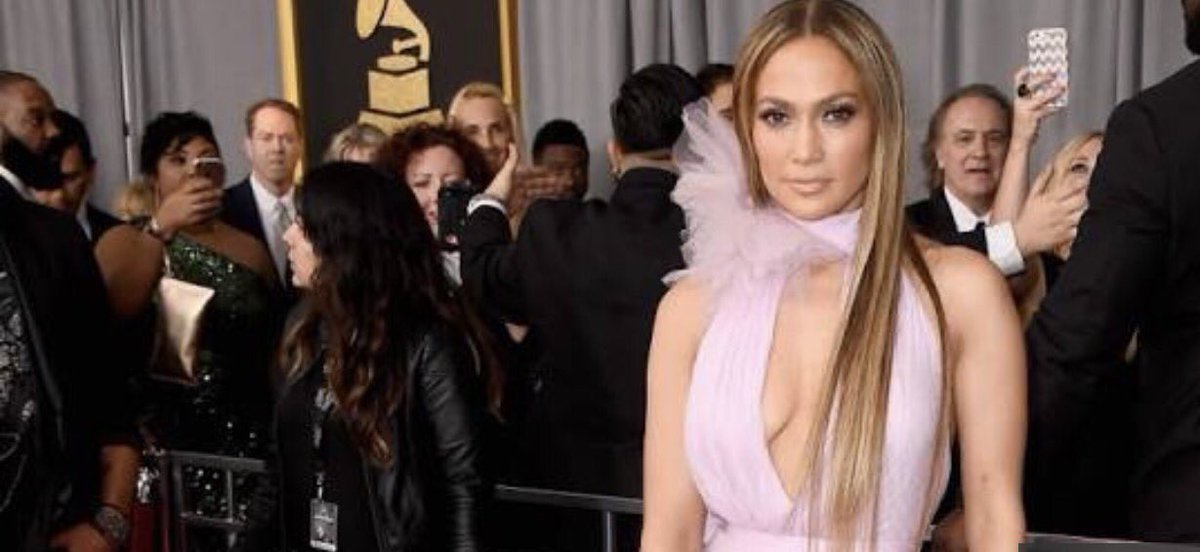 DrawDressDream's tweet photo. Does JLo ever age ?? Geez what an inspiration @AwardShowNews #grammys2017 #JLo @FemaleBloggerRT #fbloggers https://t.co/TFRJISaZA1