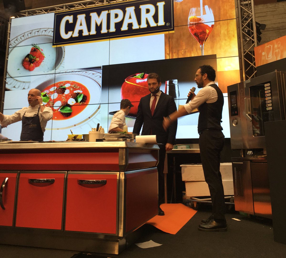 Master Class di <a href="/CampariItalia/">Campari Italia</a> con <a href="/TommasoCecca/">Tommaso Cecca</a> e <a href="/Chef_Conti/">Roberto Conti</a> #risto2017