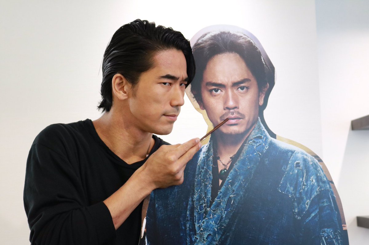 映画 たたら侍 公式 フライングで伍介に一本 Sukky Naokky Tatara Supporter バレンタイン企画 改名ポッキー グリコ たたら侍 小林直己