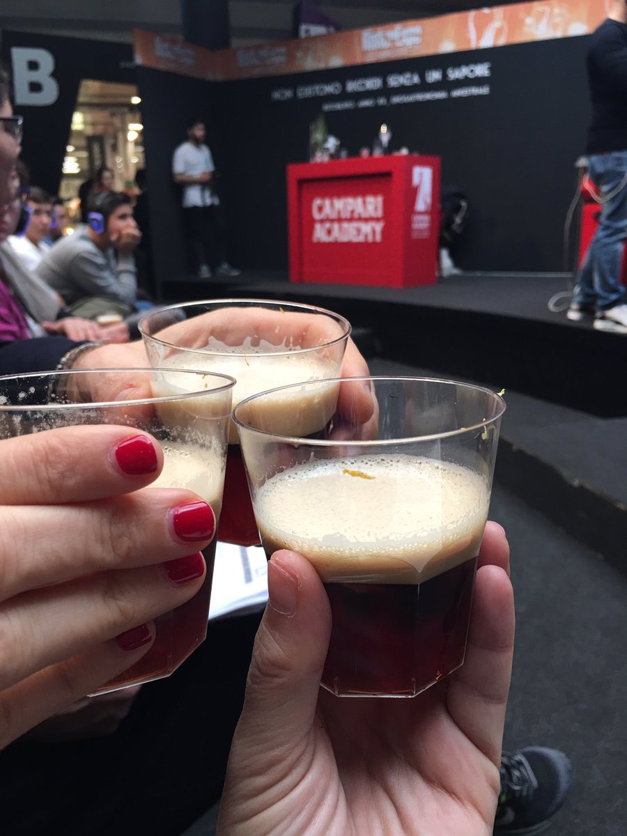 Beh, birra e <a href="/CampariItalia/">Campari Italia</a> è un buon cin con l'amica <a href="/chiedialladani/">daniela stratta</a> arrivata nel comasco per #risto2017 che dite?