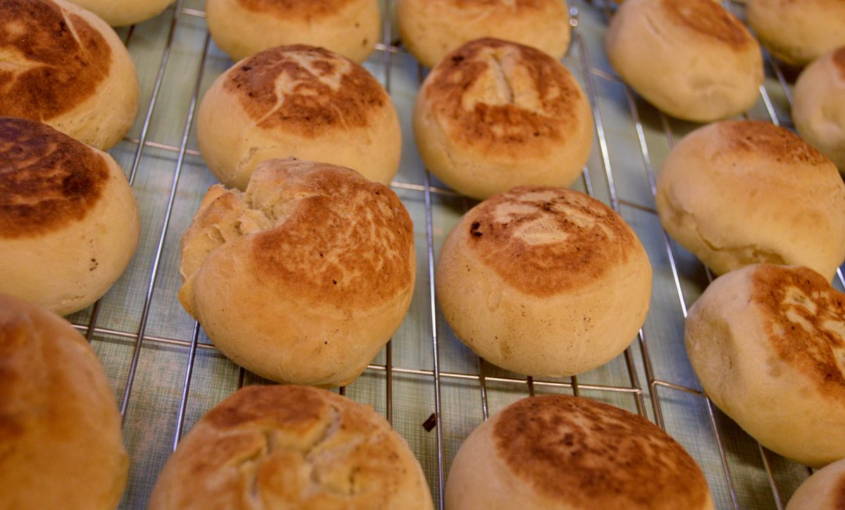 bread_in_common's tweet photo. #bakelist out @bread_in_common https://t.co/Q9mjHoZcWw - specials #muffins & fig and fennel loaf - order by Wed, collect Thur #stoke #bakery https://t.co/MvCPoTJtZm