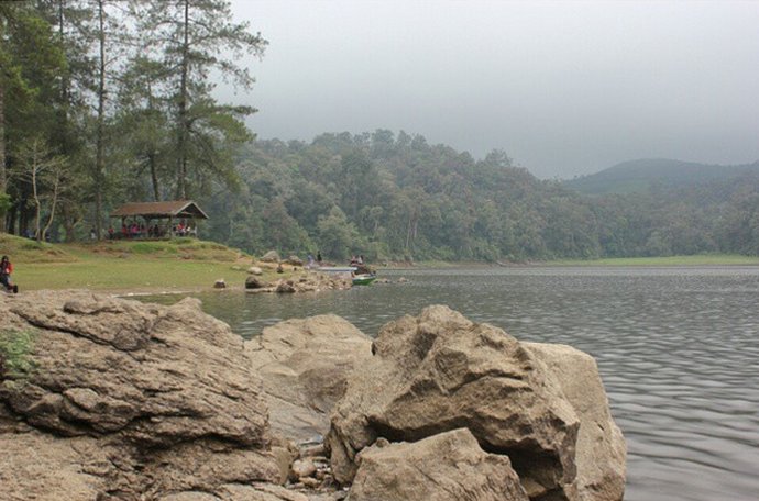tamasyeah's tweet photo. Mblo, yuk main ke Situ Patenggang Bandung dan temukan pasangan kamu di sana! Baca cerita lengkap di sini: https://t.co/Nds7rUnPMm https://t.co/C1WYKi7clg