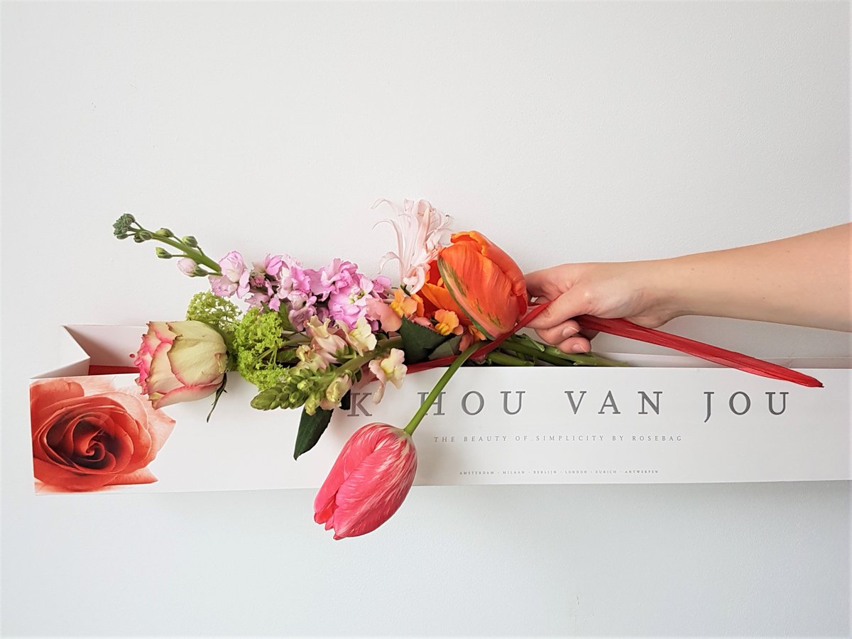 MeentBouman's tweet photo. Valentijnsdag 2017! Bestel vandaag jouw boeket en het wordt morgen bezorgd! https://t.co/KJqm6Li1XU https://t.co/3STiKtxMpM