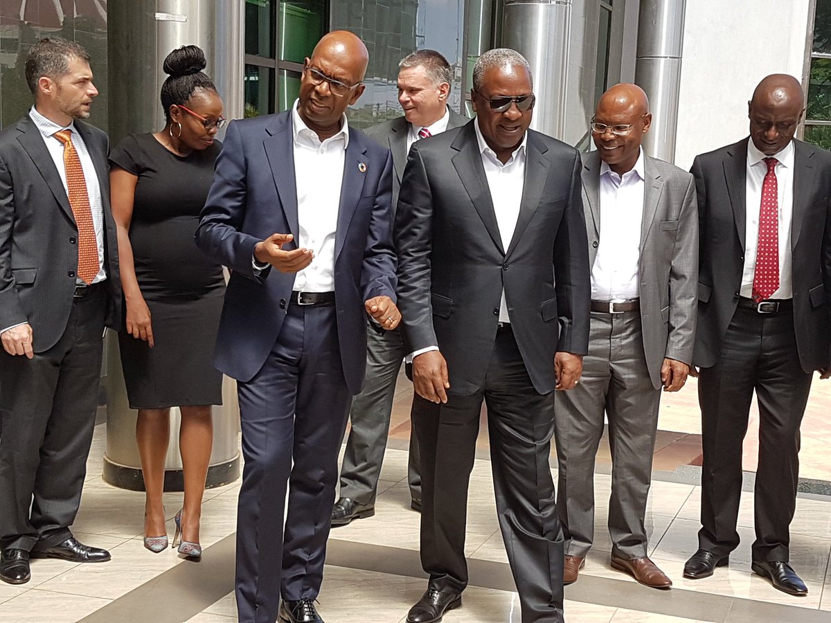 MahamaLegacy's tweet photo. @bobcollymore reminding @JDMahama that he is one year older than him. #MahamainKenya #MahamaLegacy @SafaricomLtd @Safaricom_Care https://t.co/tuN5yKYqMy