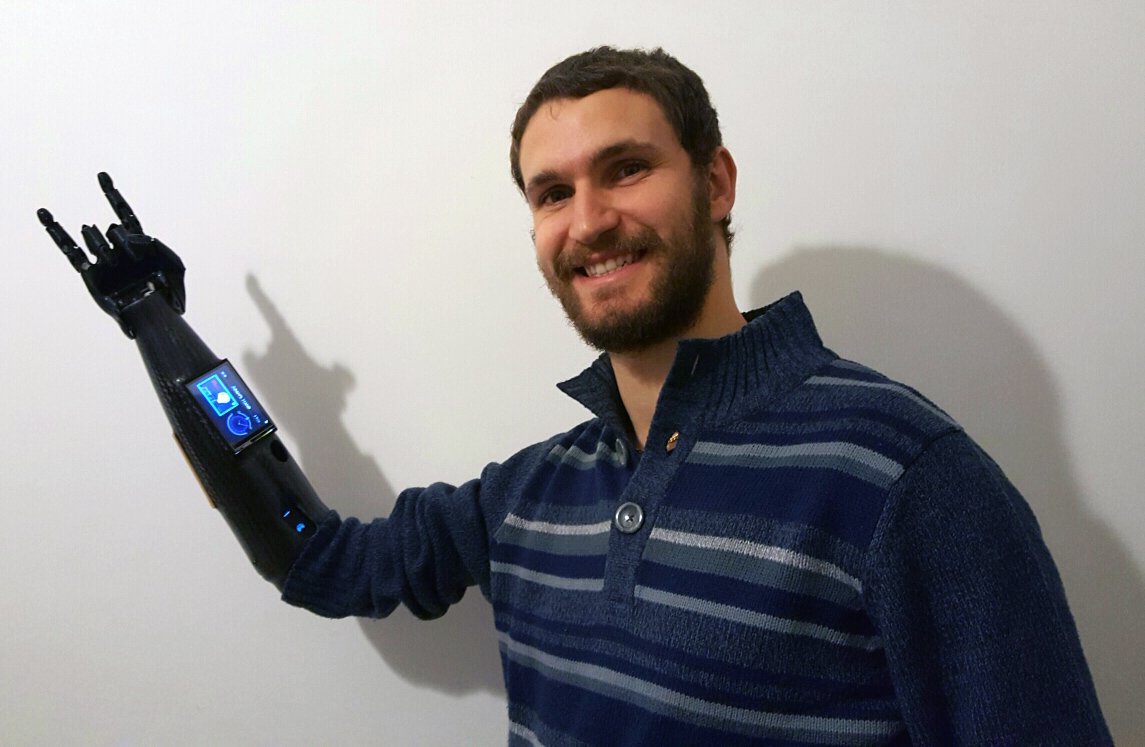 BionITLabs's tweet photo. #AdamsHand + @Raspberry_Pi + @arduino + #Myo by @thalmic for our friend Paolo! @Daf_Factory @Fablablecce @ThalmicDev #raspberrypi #Arduino https://t.co/JsQ6vPyty8