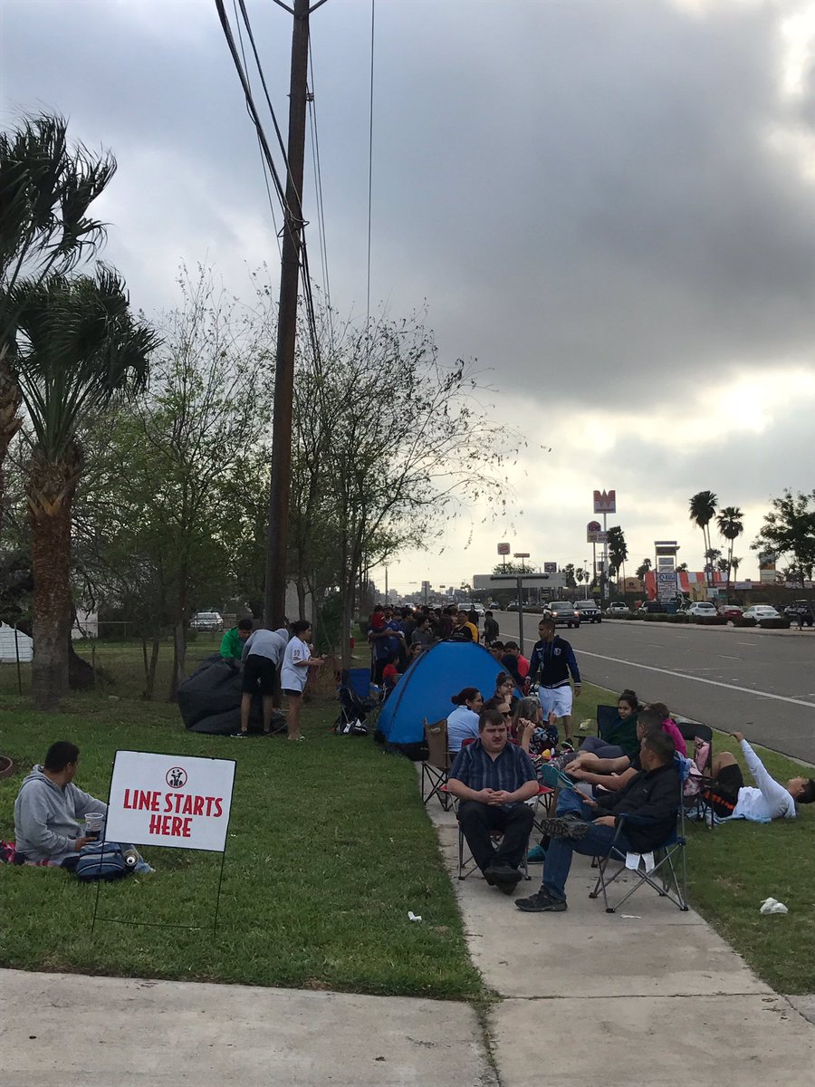 Long lines in Edinburg, TX for the opening of our 50th Slim Chickens location! Huge thanks to everyone for coming out for the opening!