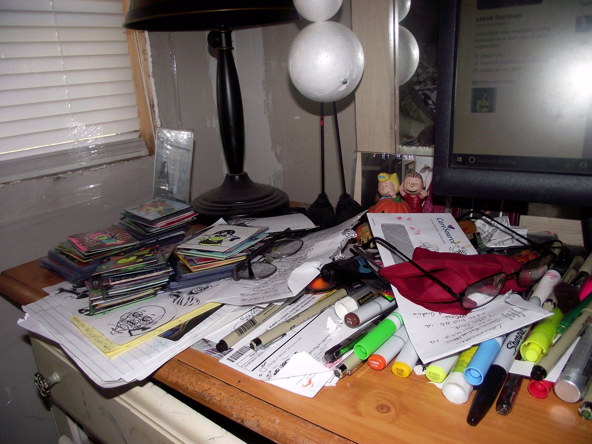 harmoncomics's tweet image. Work space looks bad...