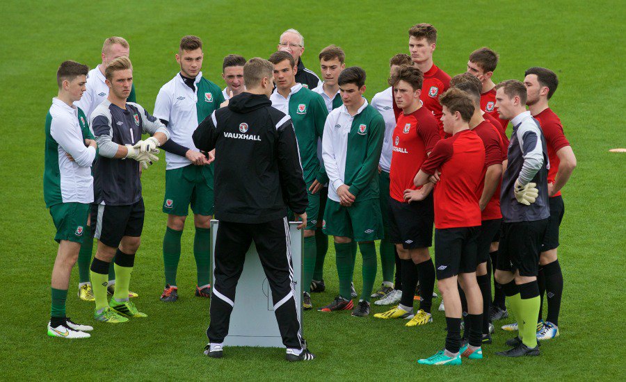 Our Grassroots Coaching Conferences were so popular, we've had to put on more. 

Get booked on here
fawcourses.com/category/grass…

#MoreThanAGame