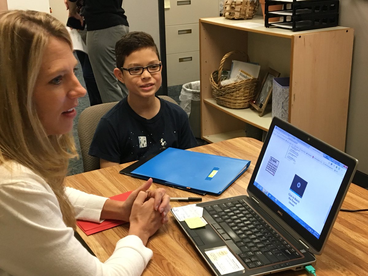 LeeVirtual's tweet image. Mrs. Downey working with one of our elementary students #LeeVirtual #Learning