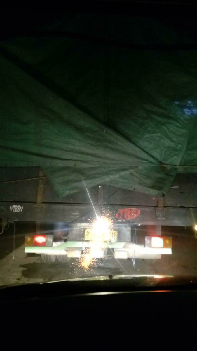 roelswafa's tweet photo. Leces Probolinggo arah Surabaya macet,
#Mandek jegrek gak jalan blaaaas sodara... https://t.co/krqIXrKOez