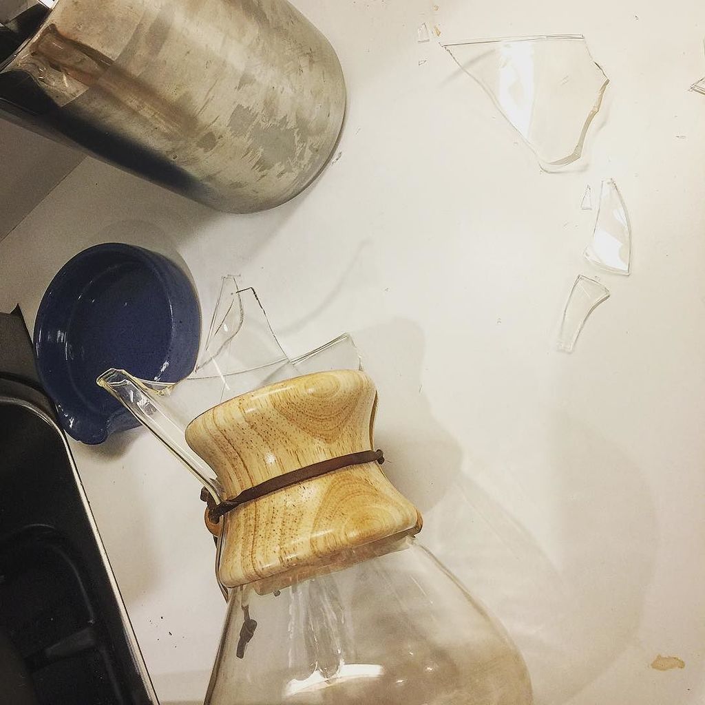 therossharris's tweet photo. ... and Monday starts off with a broken #chemex. Booo. #coffee #Monday @the_chemex https://t.co/Mas4OwtcFI https://t.co/VJrjOPv6AZ