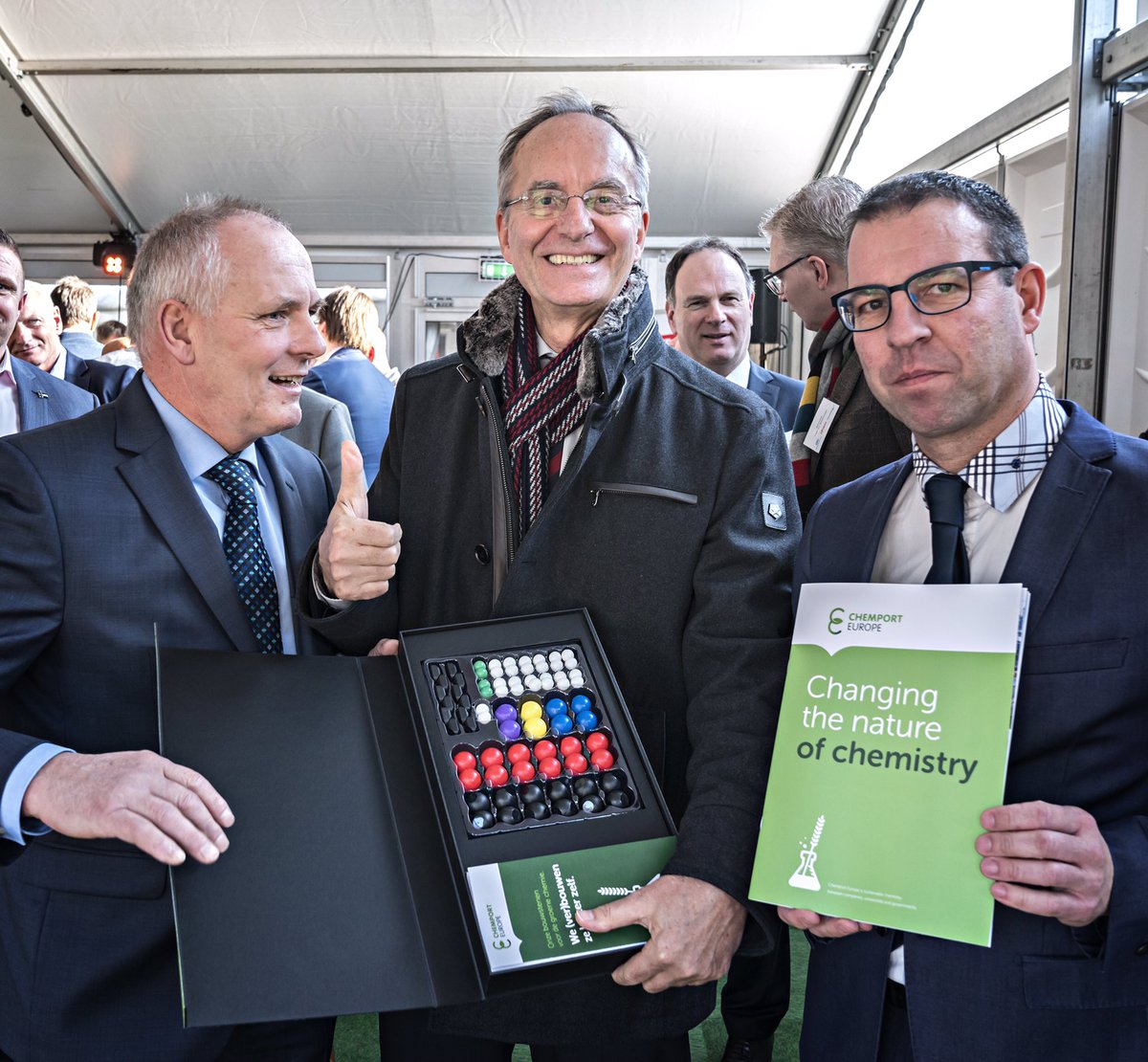 Minister of Dutch Economic Affairs, Henk Kamp receives the new sustainable building blocks of #ChemportEurope #TopDutch
