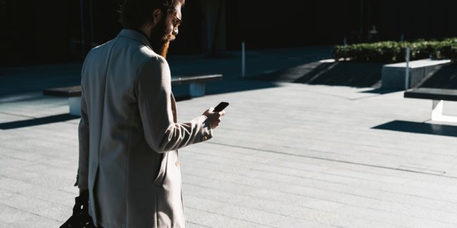 ghandrick's tweet photo. Brands like @EE &amp; @O2 make mobile usage possible, so why don't UK consumers see them as relevant? @ProphetBrand https://t.co/Vizq2NVOBa https://t.co/zK48YJEUVA