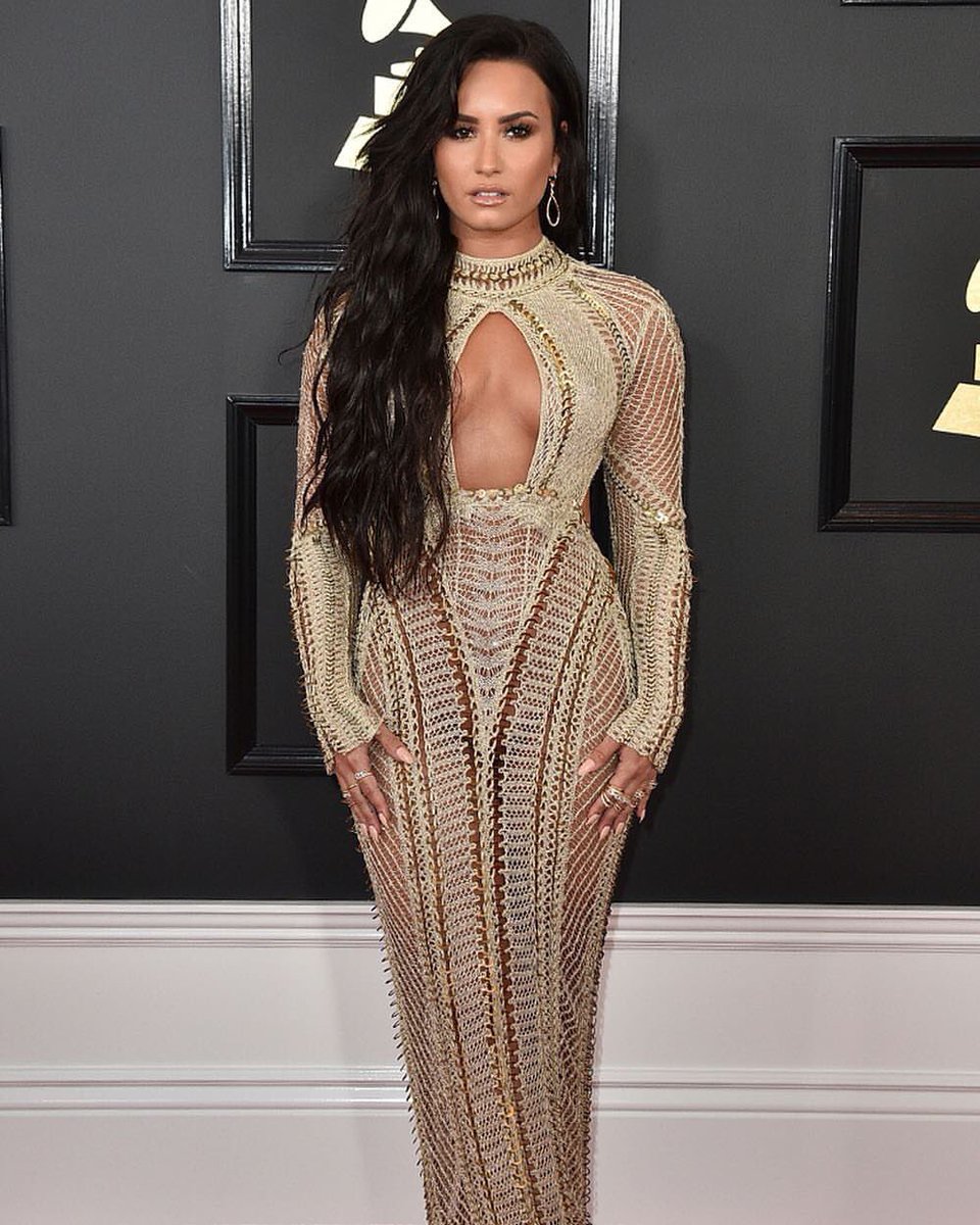 latinGlam_'s tweet photo. #DemiLovato #GRAMMYs #RedCarpet #LatinGlam #LatinGlamMagazine https://t.co/IwoH8ohby3