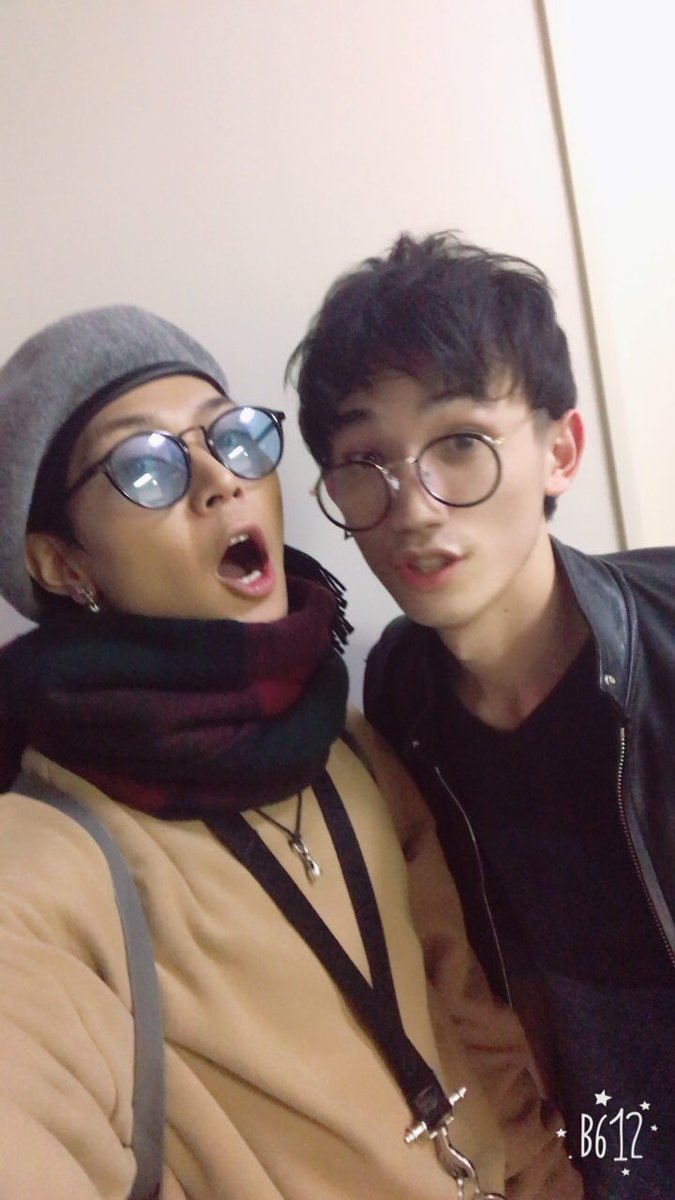 takezo0507's tweet photo. 舞台『メサイア』3日目無事終了。今日は、先輩りゅーくんとだいちゃんが遊びきてくれた。今までメサイアの歴史を紡いできた人達がああやって言ってくれる事が本当にありがたいし今後の後押しにもなる。ありがとう。 https://t.co/MbZwBb1T0L