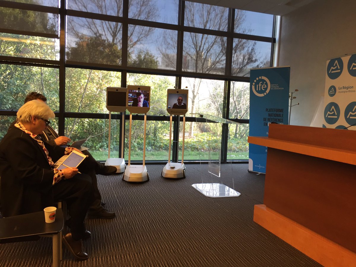ibe_pro's tweet image. De plus en plus de teleprésents assistent au séminaire #robotaura via #robot #beam 😏@awabot