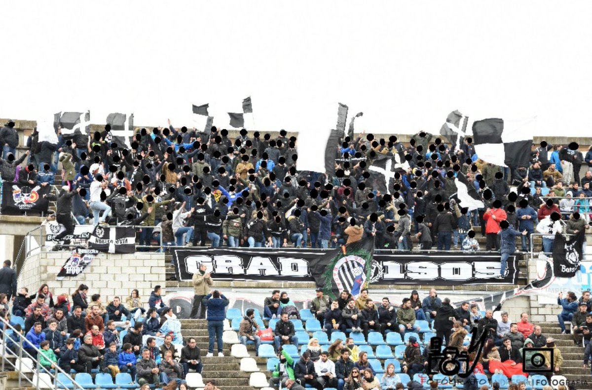 Imágenes de ayer en el derbi frente al Cacereño. Perdimos, pero fué lo de menos. Gran ambiente en familia, como siempre. Forza <a href="/CDBadajoz/">CD Badajoz</a>