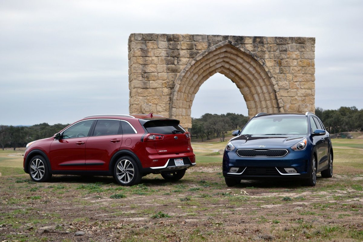 2017 Kia Niro Review
courtesy of <a href="/AutoGuide/">AutoGuide.com</a>
autoguide.com/manufacturer/k…