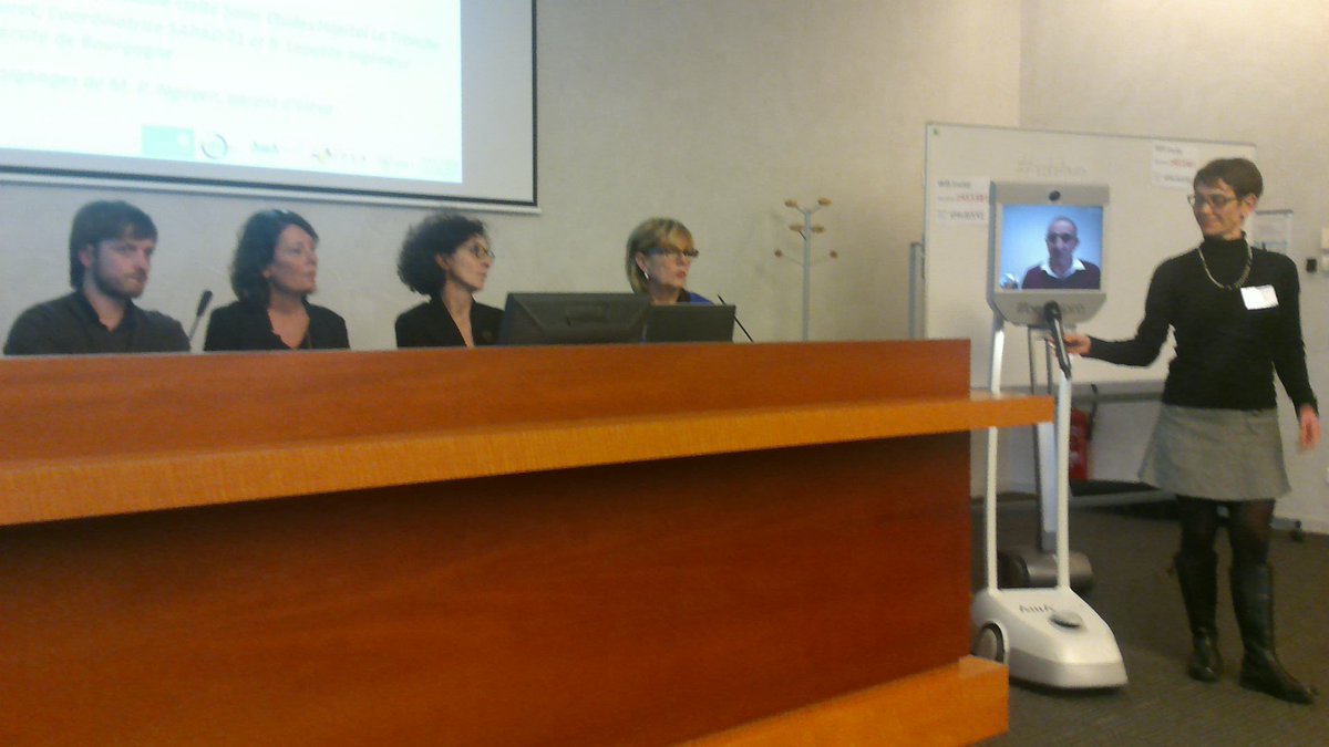 jpberthet's tweet image. #robotaura intervention de B Lapetite à distance avec l&apos;assistance de @EdwigeCoureau