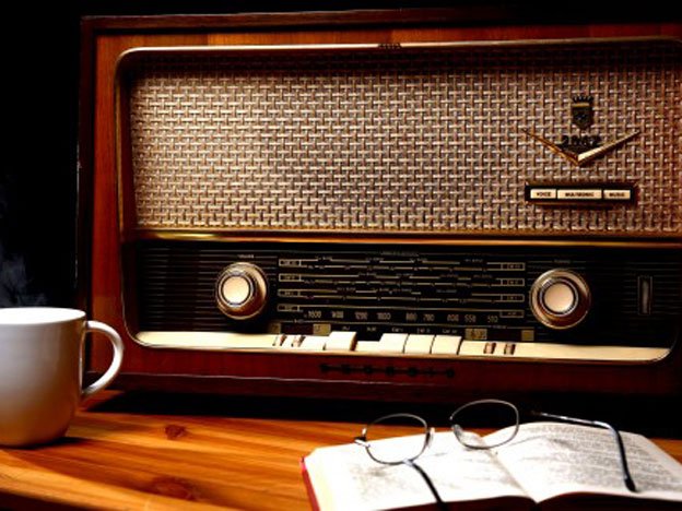 RedExChubut's tweet photo. Felicidades a todos los que hacen posible continuar con este medio de información, entretenimiento y unión! #DiaMundialDeLaRadio ♥ https://t.co/brkRZGlJbB