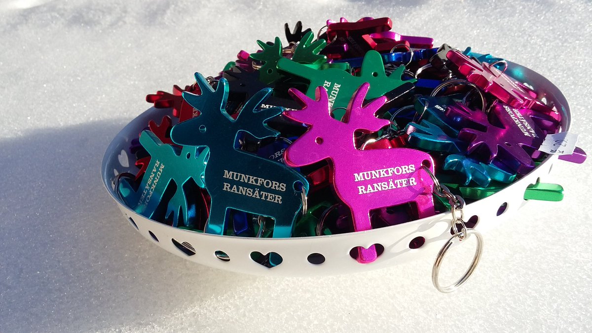 VisitMunkfors's tweet photo. Älg/nyckelring/kapsylöppnare i flera glada färger, 29 kr. Moose/keyring/bottle-opener in happy colors, SEK29.
#munkfors #ransäter #moose https://t.co/Z2eMHXJDwS