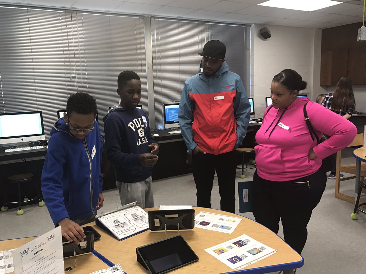 TTechie's tweet image. Cyber Cafe: Teaching parents about our technology! @A2Steam @A2schools @A2SchoolsSuper #NAAPID