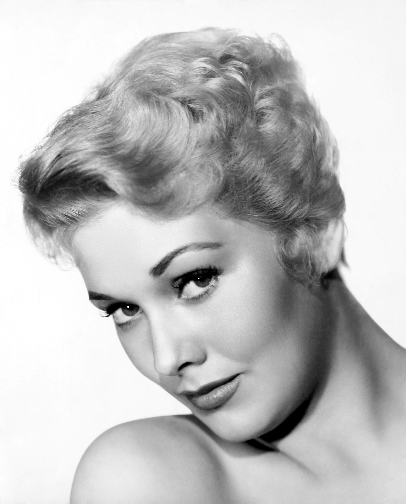 Happy 84th Birthday to actress Kim Novak (1933)! 