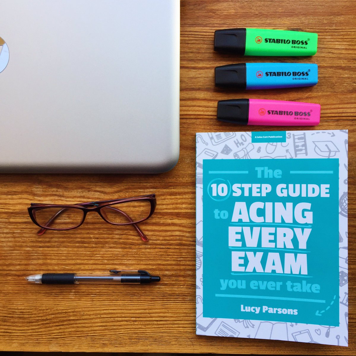 LucyCParsons's tweet photo. So, so happy to finally hold y book in my own hands. It looks wonderful, thanks to everyone @JohnCattEd #tenstepguide https://t.co/qOfgDuEhna