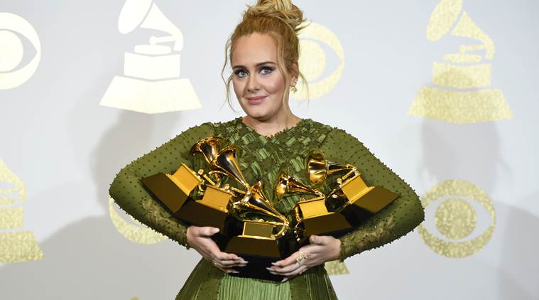 NicteLocutora's tweet photo. #Tema
Adele se lleva los 5 #Grammys a los que estaba nominada incluyendo los máximos galardones:
Canción, albúm y grabación del año https://t.co/1xIIOKTQcm