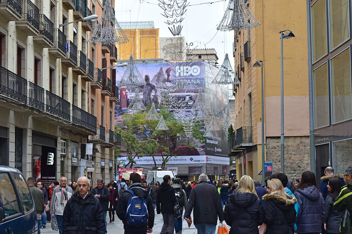 verdudigital's tweet photo. “Nada volverá a ser lo mismo” #PublicidadExterior para @DEFI_Group  promocionando la campaña de @vodafone_es y @HBO_ES #PiensaEnGrande #OOH https://t.co/5RMPLDhrZN