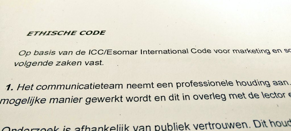 ArteveldeCOM's tweet image. Een stapel ondertekende ethische codes? De #praktijkcases zijn weer begonnen. Bedankt aan de opdrachtgevers en veel succes aan de studenten!