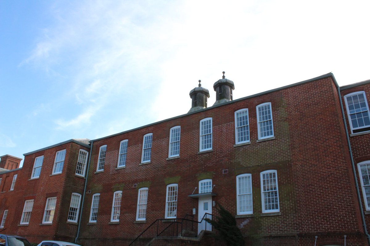 puremoveltd's tweet photo. NEW PROPERTY! A lovely 2 bedroom top floor flat in #KnowleVillage - Β£169,950. Call to arrange a viewing - 01329 830117. #PropertyHants https://t.co/DgkDtJ9EgX