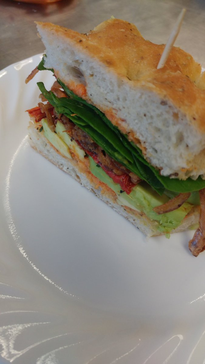 pastorsgmonts's tweet photo. Avacado, Spinach, House Dried Tomato, and Onion Straws on Rosemary Focaccia with Red Pepper Artichoke Aoli.
#PHSCulinary
#ProStart https://t.co/ra6THLsm6H