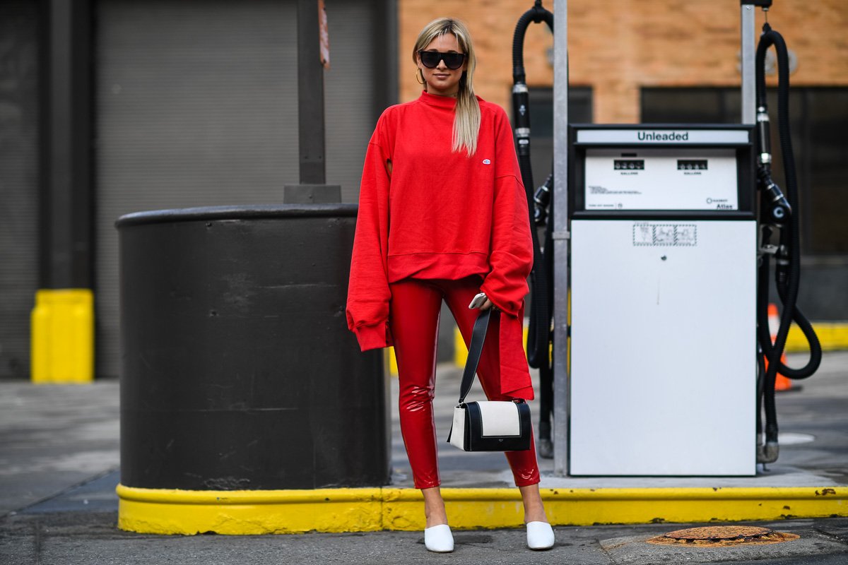 BoF's tweet photo. Streetstyle at #NYFW February 2017. Follow our fashion week updates at https://t.co/aVGJRchXbn https://t.co/h2nBdkxL6G
