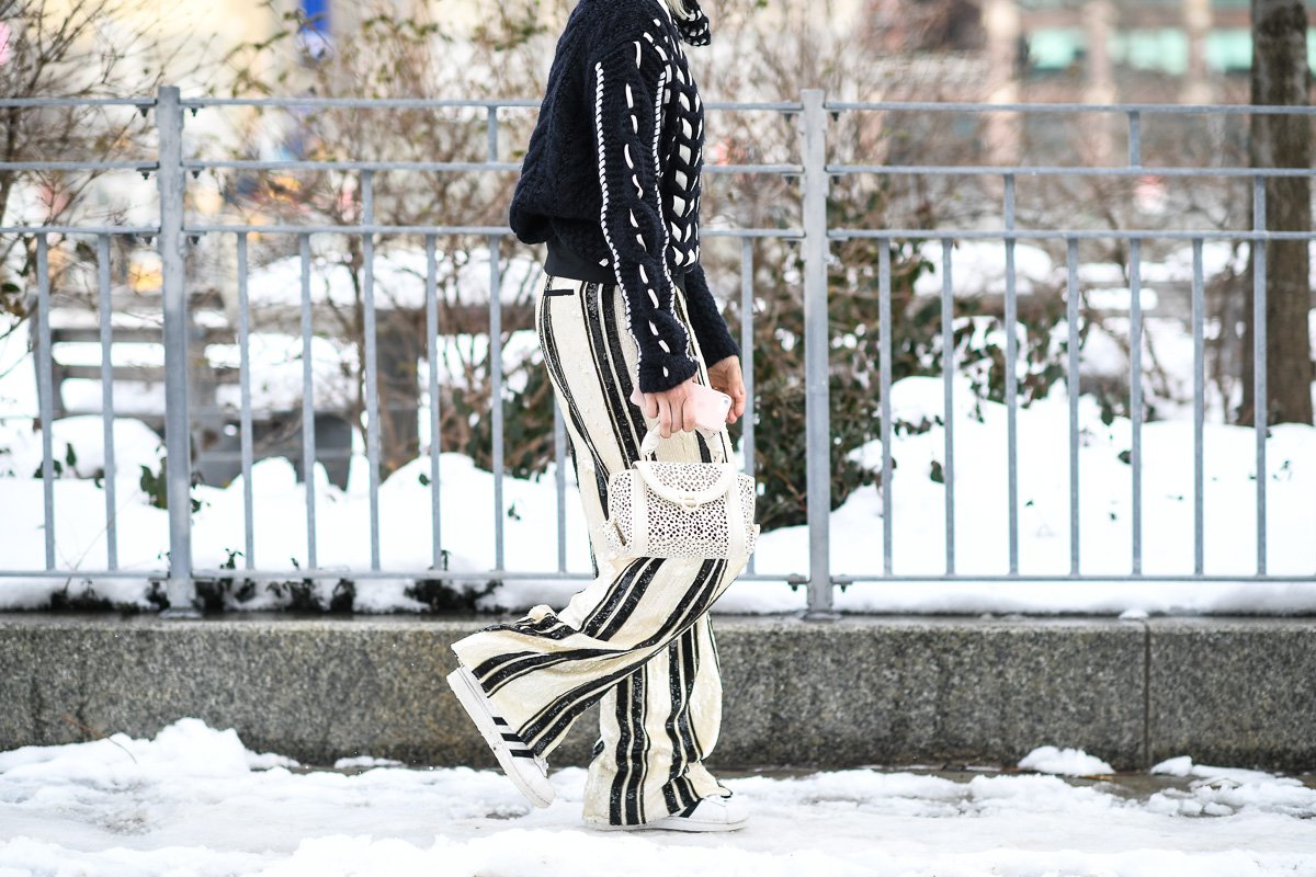 BoF's tweet photo. Streetstyle at #NYFW February 2017. Follow our fashion week updates at https://t.co/aVGJRchXbn https://t.co/h2nBdkxL6G