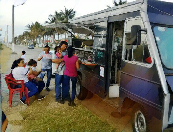 SabordelNorte1's tweet photo. @SabordelNorte1 amigos los esperamos en av las Palmas # tacosdemariscos #FelizLunes #SienteElSabor #tacosfish #Coatzacolacos #Veracruz https://t.co/mS3WE03eaL