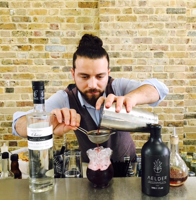 CityAndBeachMag's tweet photo. Enjoy an expertly made #ValentinesDay #cocktail made with @aelder_elixir at @themagazineLDN #romantic #drinks https://t.co/RMGbtrrmqp