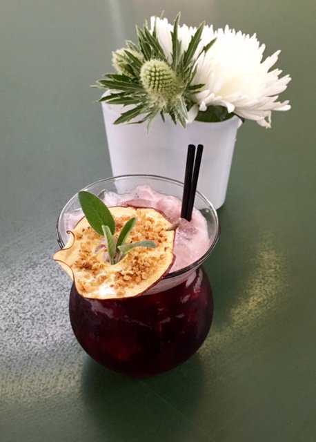 Enjoy an expertly made #ValentinesDay #cocktail made with @aelder_elixir at <a href="/themagazineLDN/">The Magazine</a> #romantic #drinks