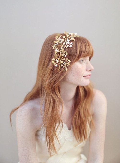 Love the hair accessory - BRIDE HER WEDDING - bit.ly/2kCiOXQ