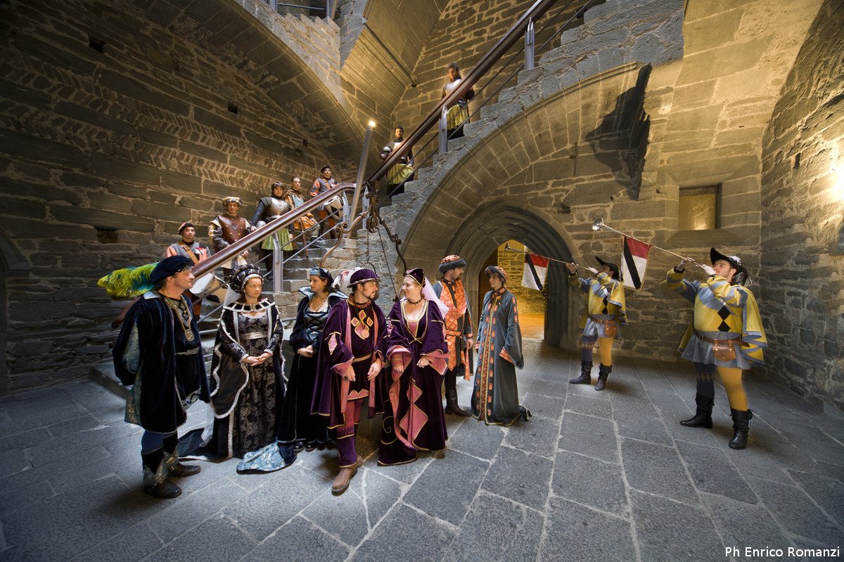 Italia's tweet photo. 🇬🇧Legends, colours, tradition: enjoy the atmosphere of Carnival in Aosta Valley: https://t.co/82Z5JPhLhf
#valledaostadavivere #IlikeItaly https://t.co/53WHjuFLAg
