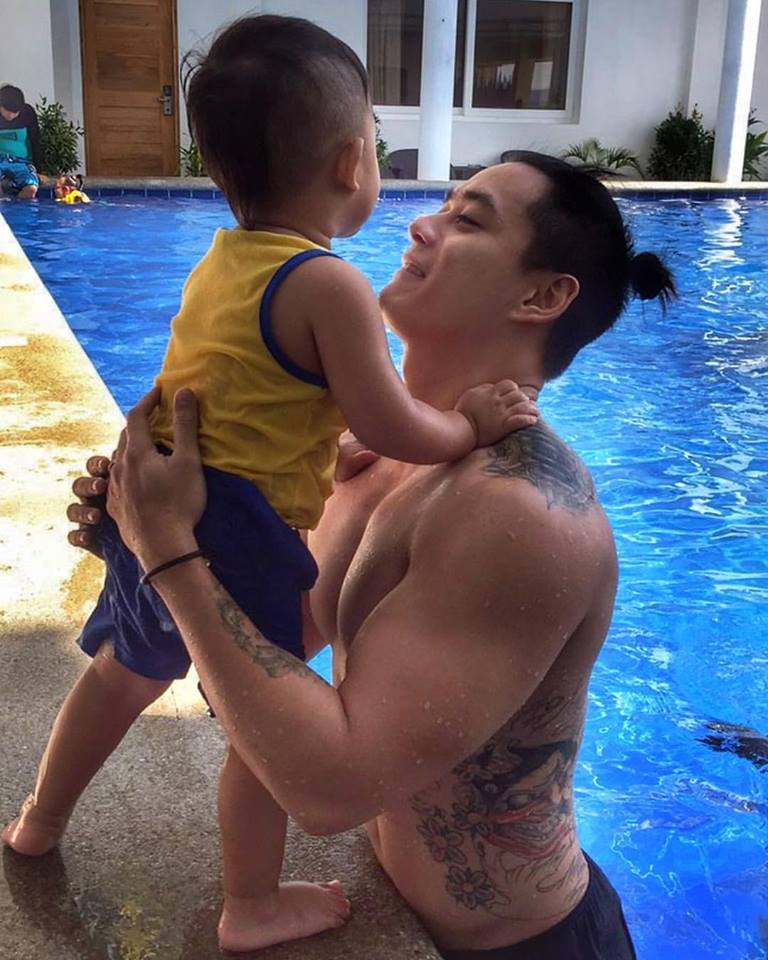 titikman_Manila's tweet photo. I keep picturing #hotinstructor Mark w/0 the kid. #fetish #biceps #hotmen #flex #jakol #malemodel #sarapngpinoy #hada #booking #sarapngpinoy https://t.co/b7FwmSC0Jf