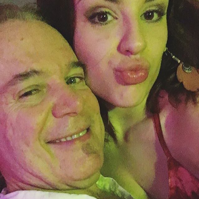 Kefera's tweet photo. Um rt = um voto #KCAPersonalidadeBR #Kefera https://t.co/nZluyfo8Oa