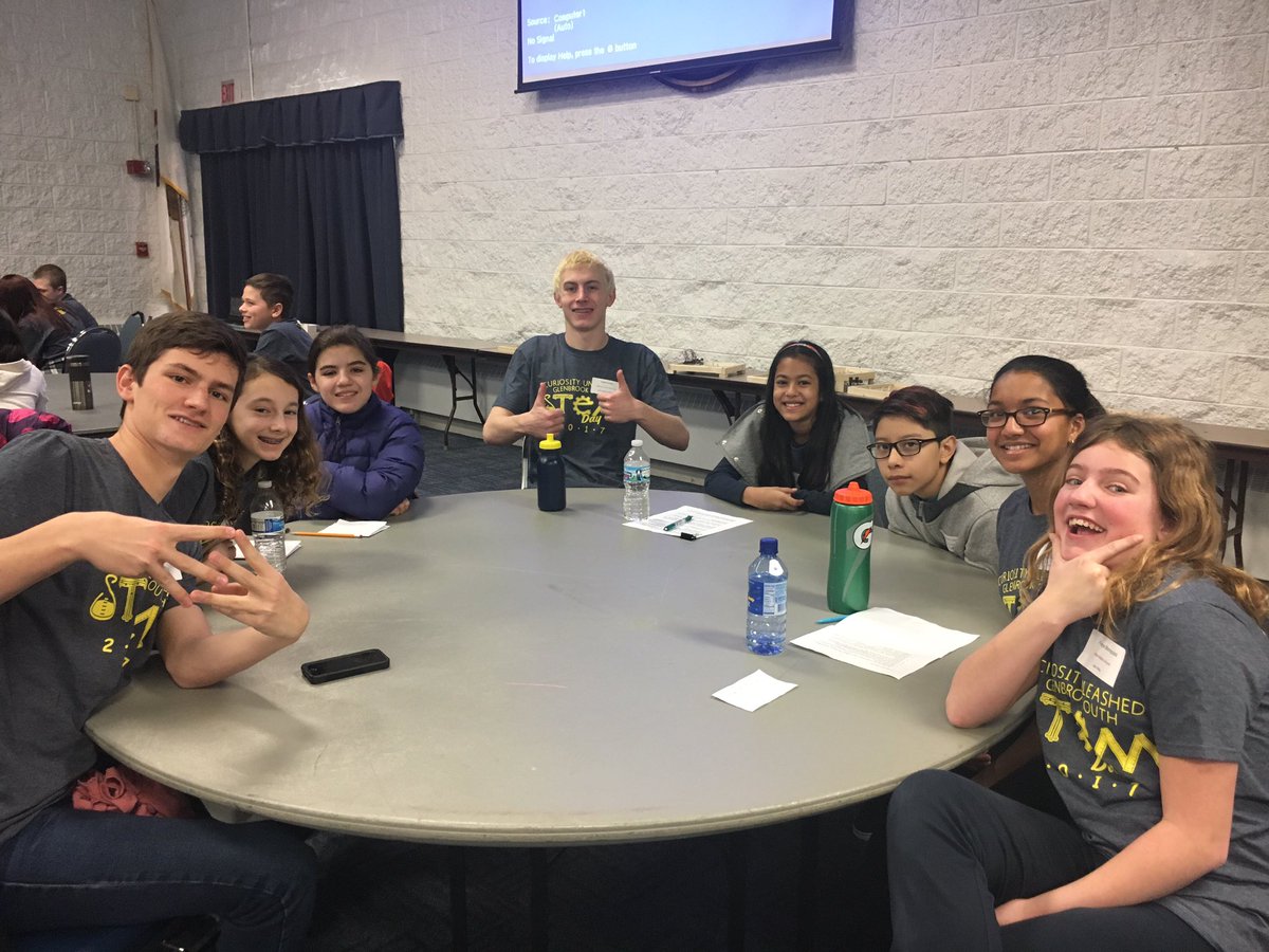 Chris___Tang's tweet photo. @DannyGOBrien @AdamZuiker #gbsstemday #arduino #stem # https://t.co/N5YudshxRm