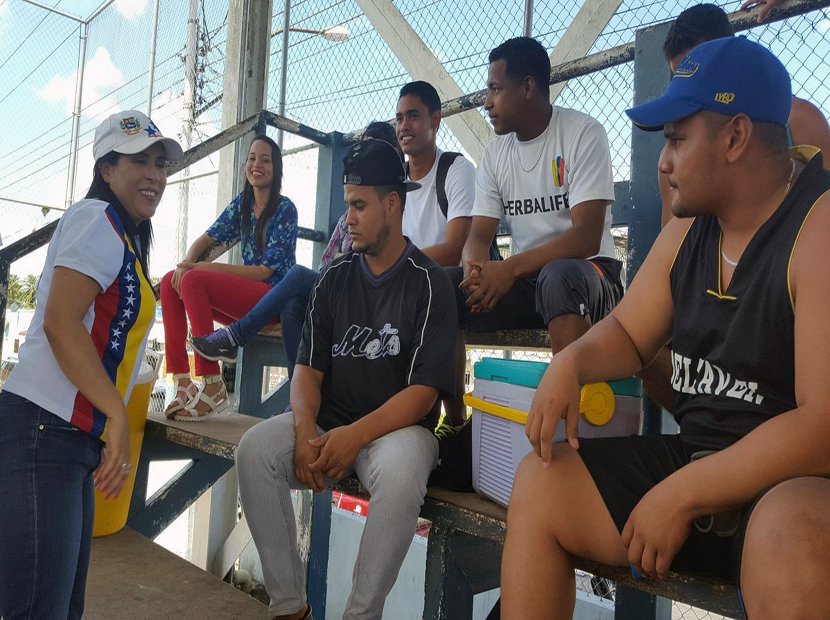 #EsNoticia <a href="/LarissaGonzale6/">Larissa González de Martinez</a>: El CNE no está para satisfacer caprichos del PSUV bit.ly/2kCxEuK